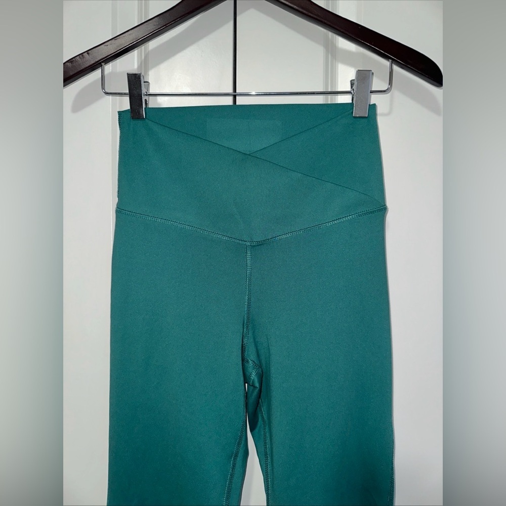 Yogalicious Lux Lightweight Cross Over Flare Leggings S - Picture 2 of 5